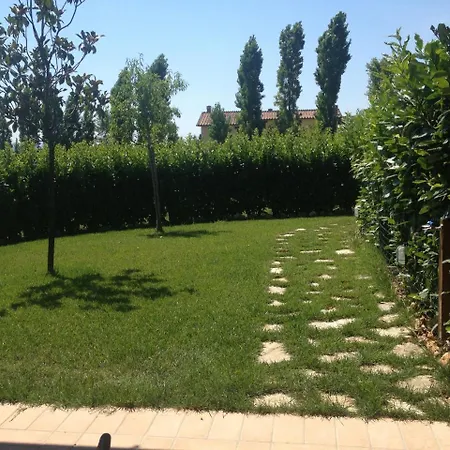 Testa Di Lepre Sleeps 3 Air Con Villa